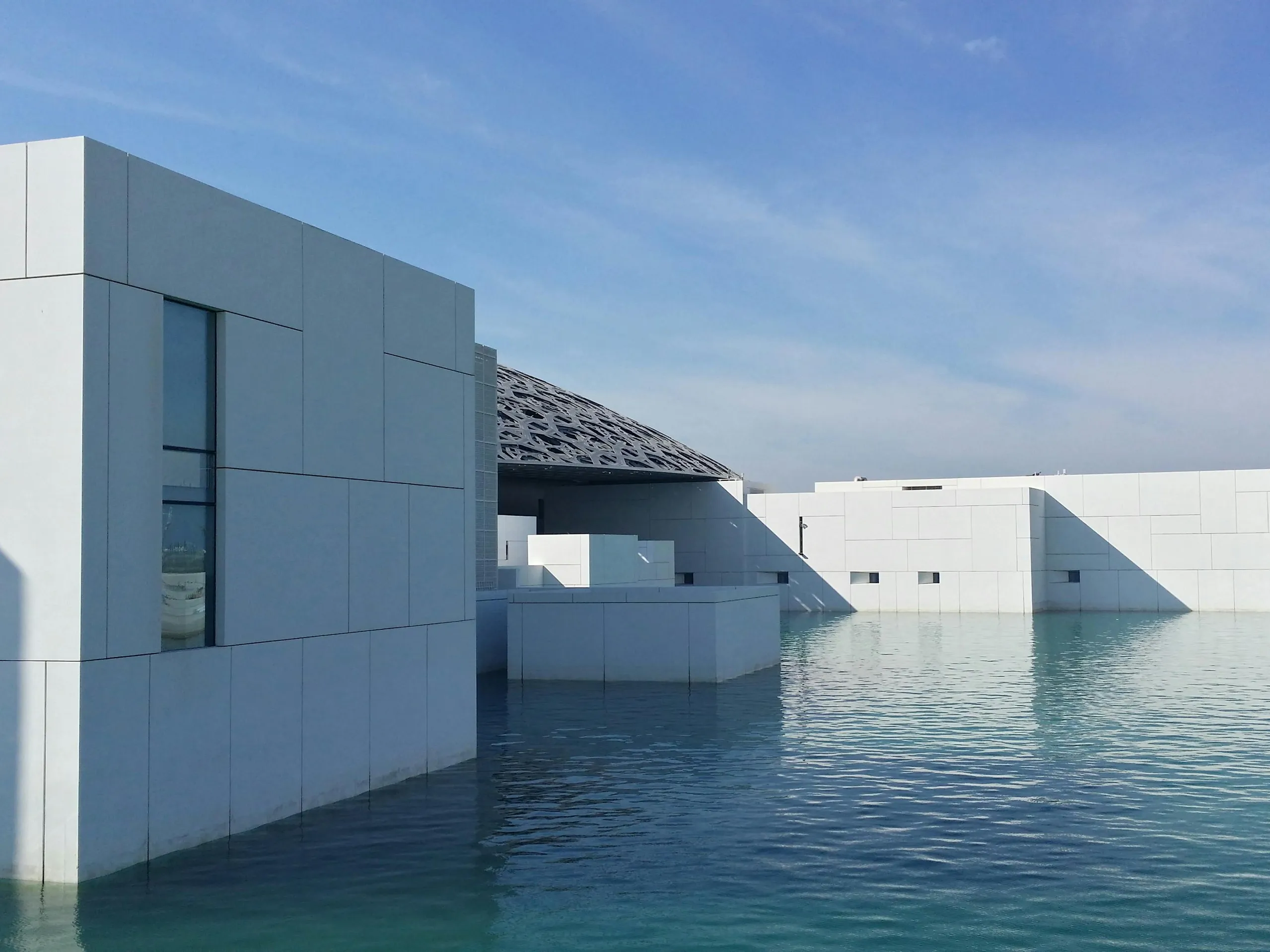 Image of a modern pool showcasing a tanning ledge, illustrating the concept of adding a tanning ledge to an existing pool.